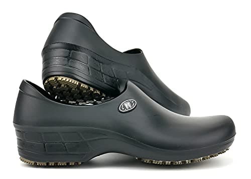 Sticky Nursing Shoes for Women - Waterproof & Non-Slip Kitchen Clogs